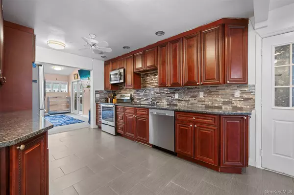 Huntington Station, NY 11746,15 Oakhurst ST