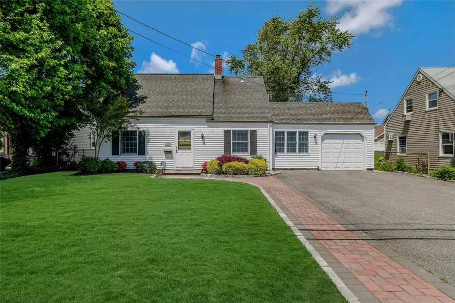 262 Fairfield AVE, Carle Place, NY 11514