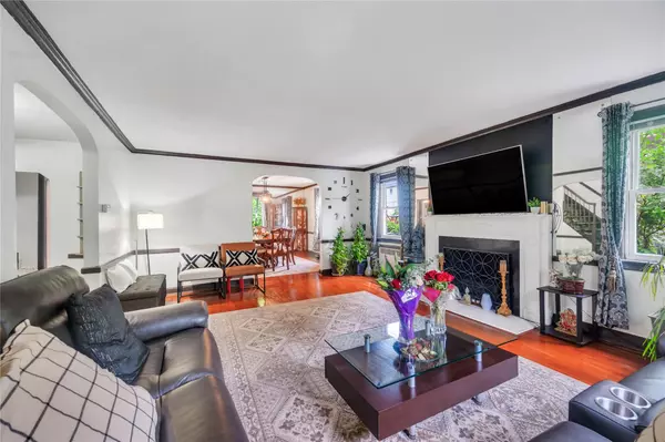 Flushing, NY 11354,29-05 Parsons BLVD