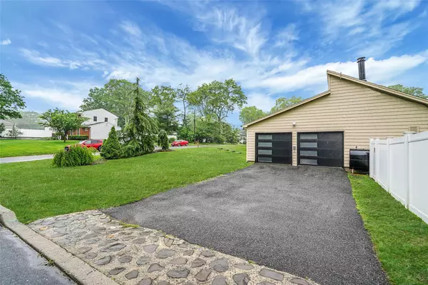 Hauppauge, NY 11788,134 Lawrence AVE