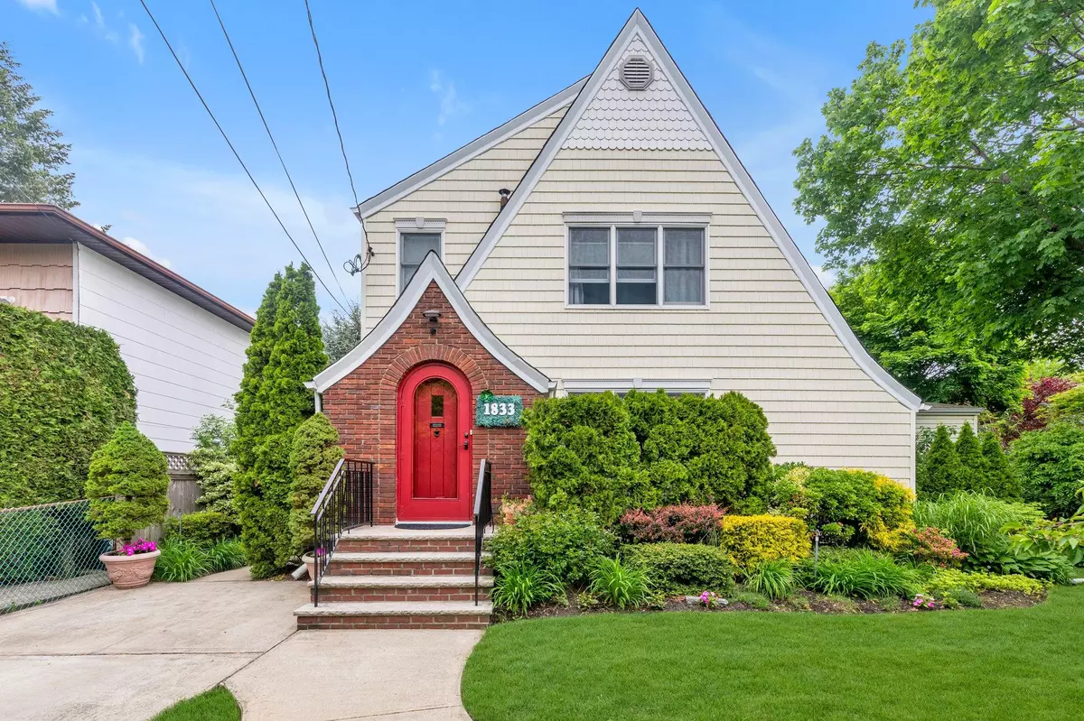 Merrick, NY 11566,1833 Gregory AVE