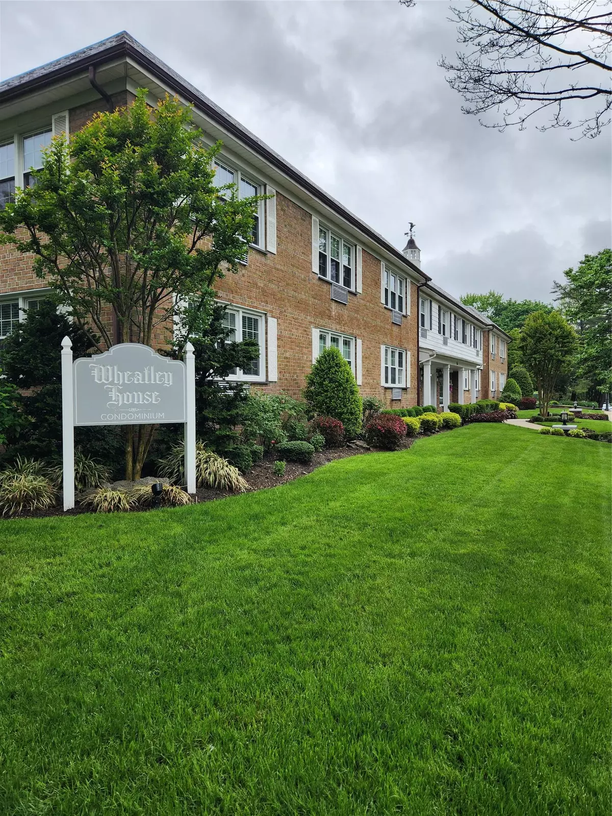 East Williston, NY 11596,1 Bengeyfield DR #2G