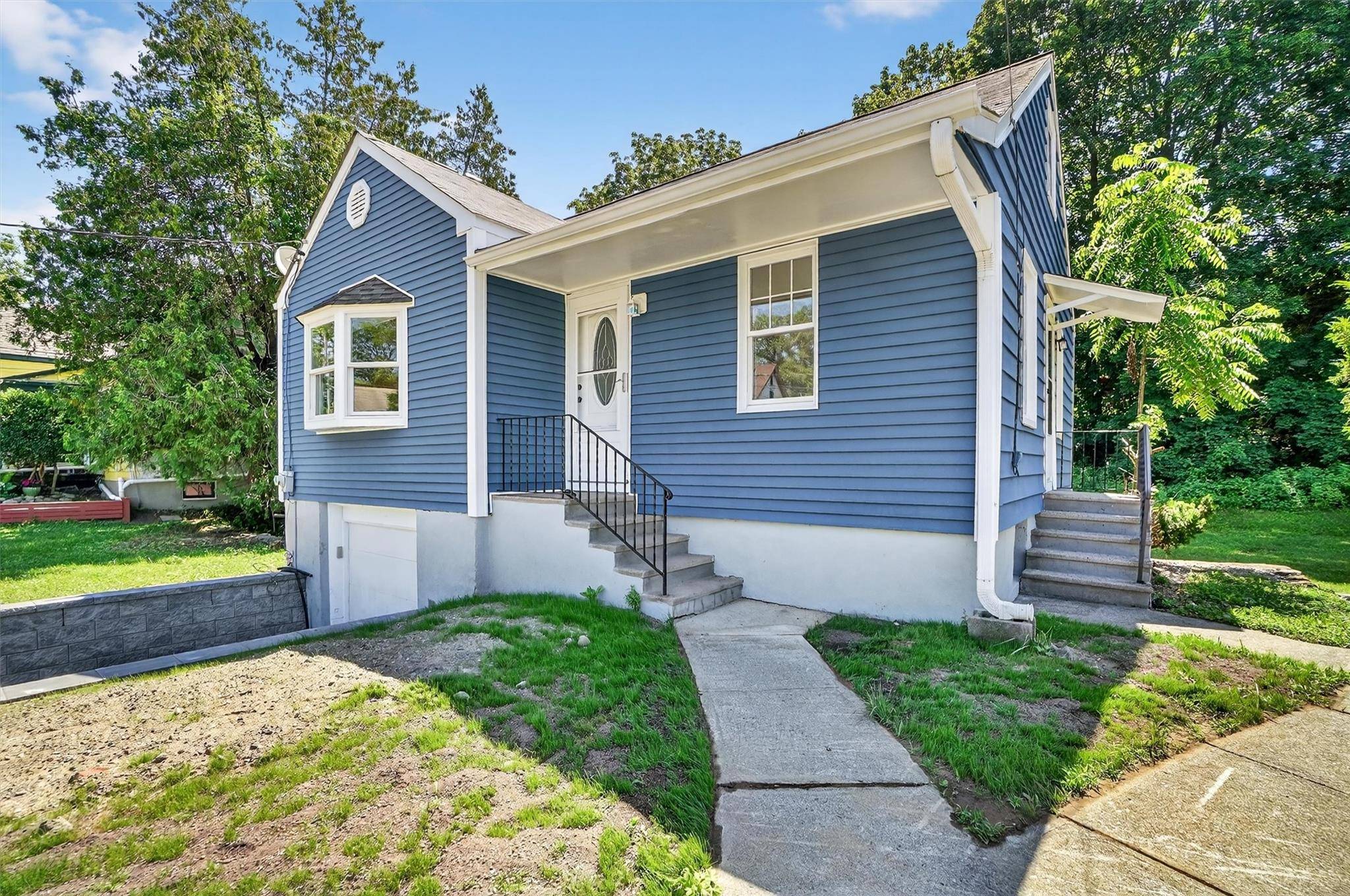 Peekskill, NY 10566,809 Oakwood DR
