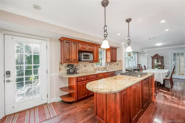 Ronkonkoma, NY 11779,7 Junior DR