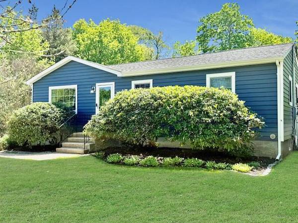 18 Cherry LN, Port Jefferson Station, NY 11776