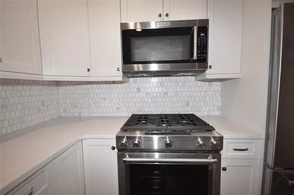 Plainview, NY 11803,34203 Winterberry DR