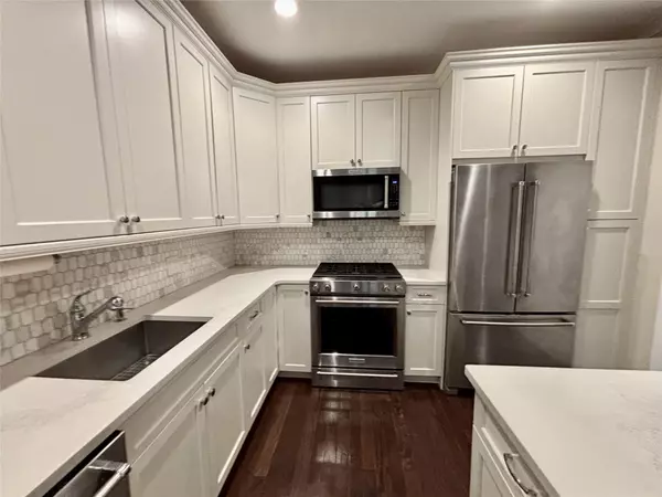 Plainview, NY 11803,34203 Winterberry DR