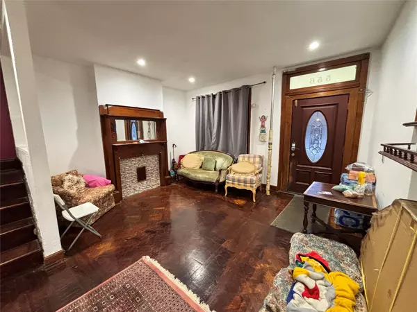 Yonkers, NY 10705,556 Van Cortlandt Park AVE