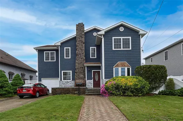 114 Frankel BLVD, Merrick, NY 11566