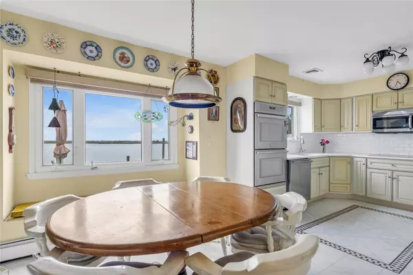 Oceanside, NY 11572,4059 Greentree DR