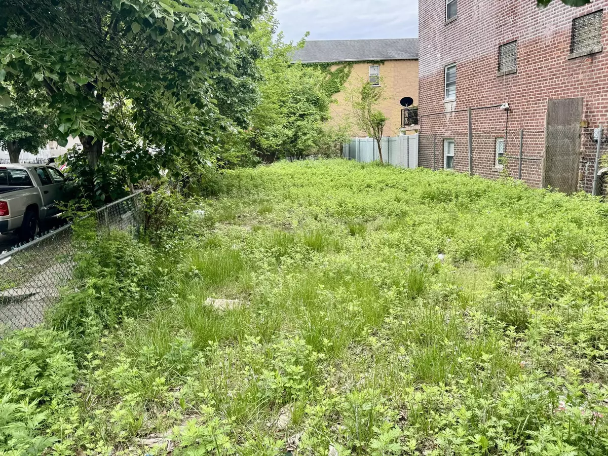 Bronx, NY,1116 Rhinelander AVE