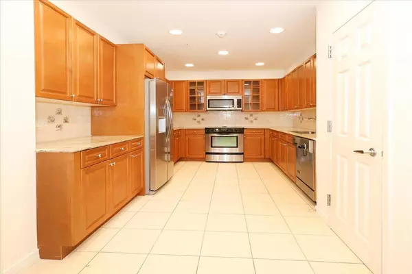 Port Washington, NY 11050,100 Harbor View DR #335