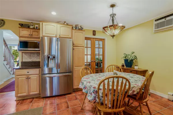 New Hyde Park, NY 11040,1784 W End AVE