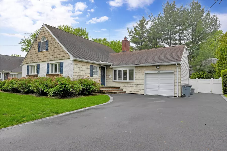 54 Bryan AVE, Amityville, NY 11701