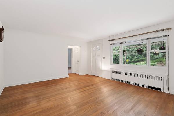 Hastings-on-hudson, NY 10706,20 Ravensdale RD