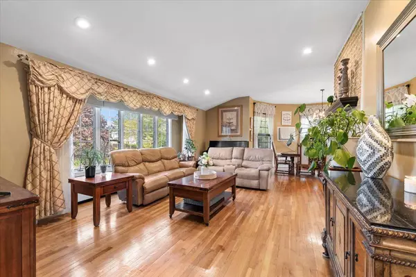 Massapequa, NY 11758,351 Riviera DR