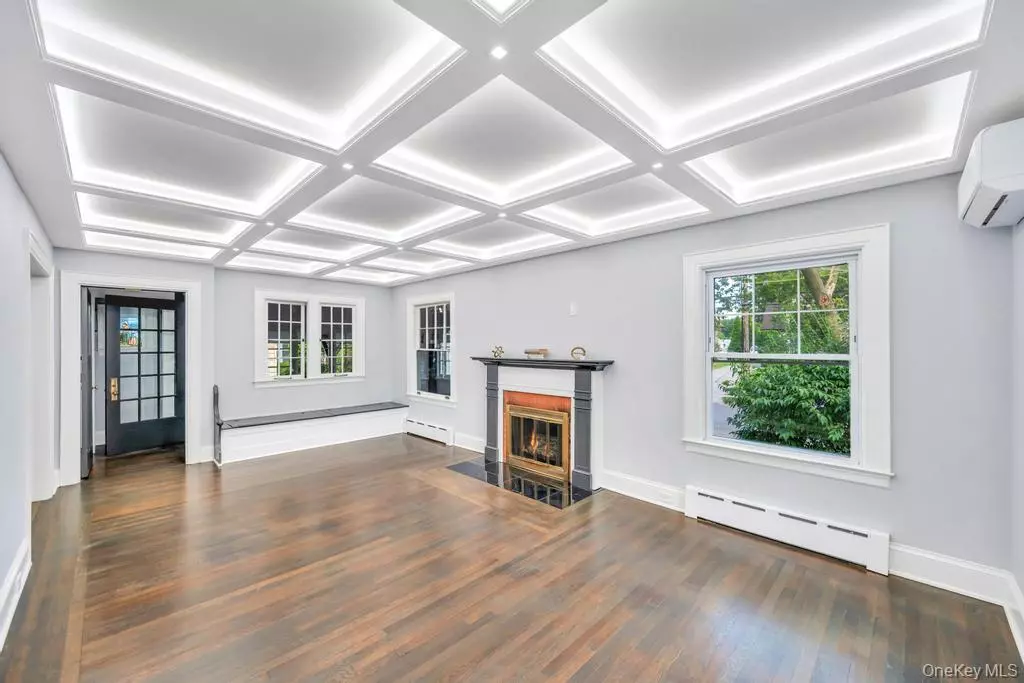 Floral Park, NY 11001,15 Superior RD