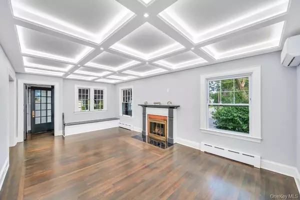 Floral Park, NY 11001,15 Superior RD