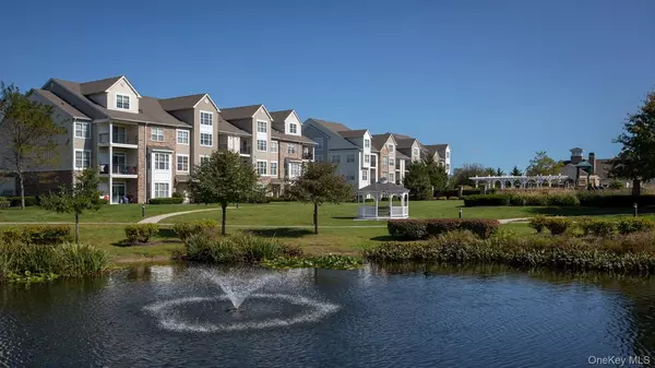 Coram, NY 11727,313 Charles Pond DR #313