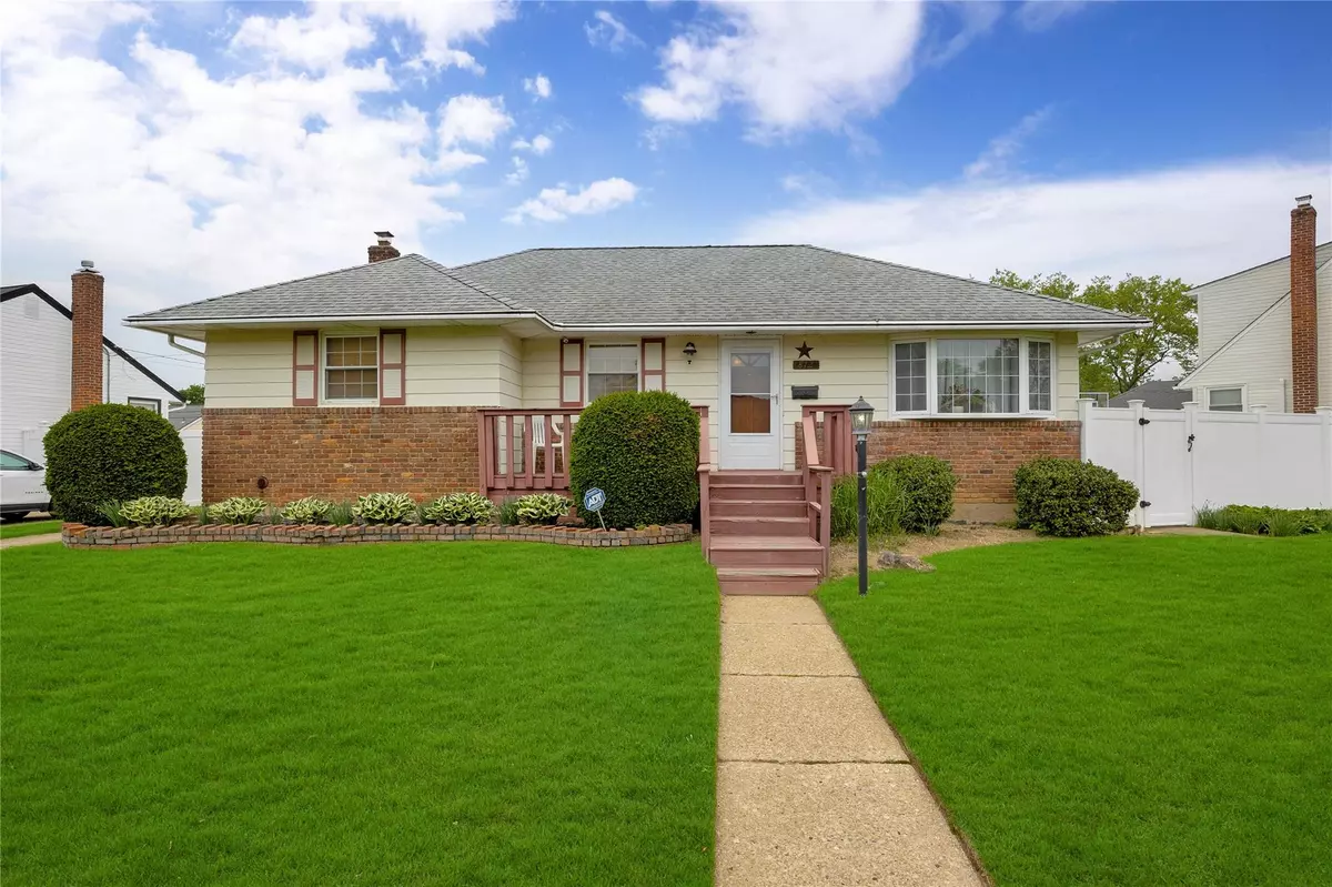 Wantagh, NY 11793,812 Colridge RD