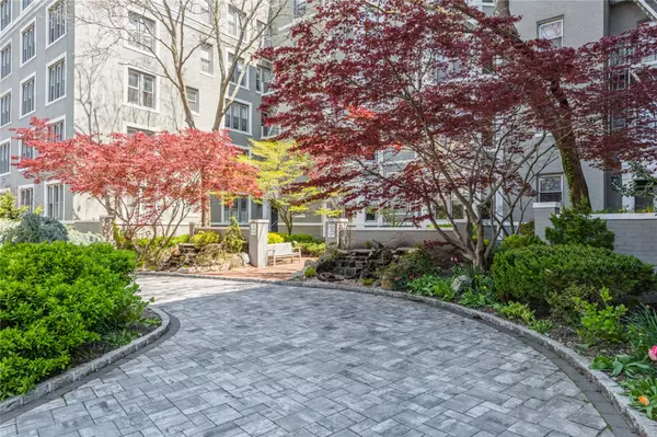 Hewlett, NY 11557,1175 E Broadway #2J