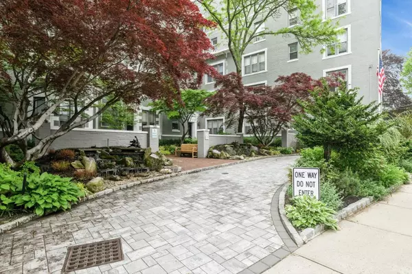 Hewlett, NY 11557,1175 E Broadway #2J