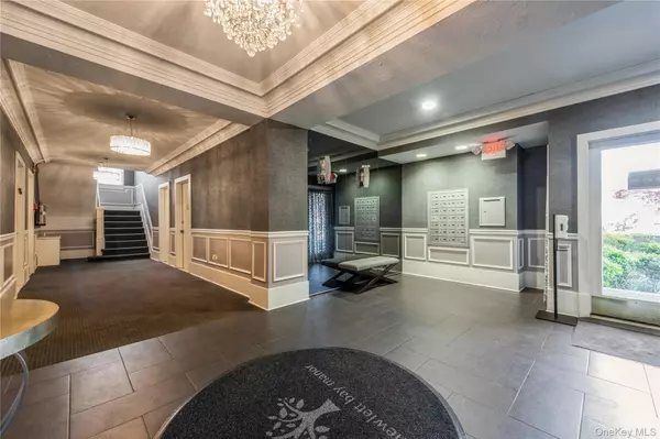 Hewlett, NY 11557,1175 E Broadway #2J