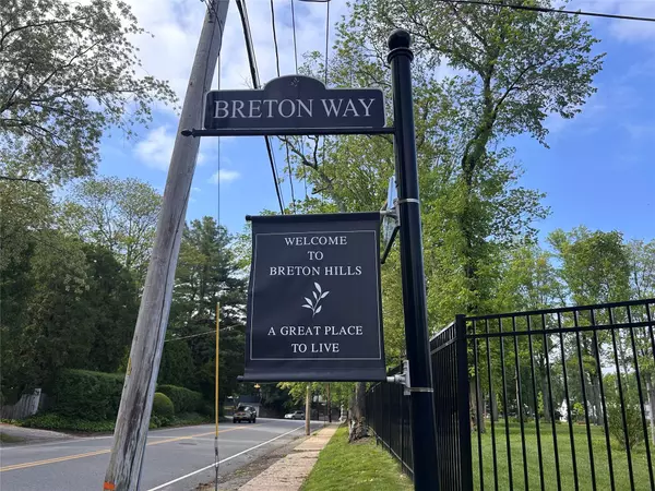 Glen Cove, NY 11542,308 Breton WAY #308