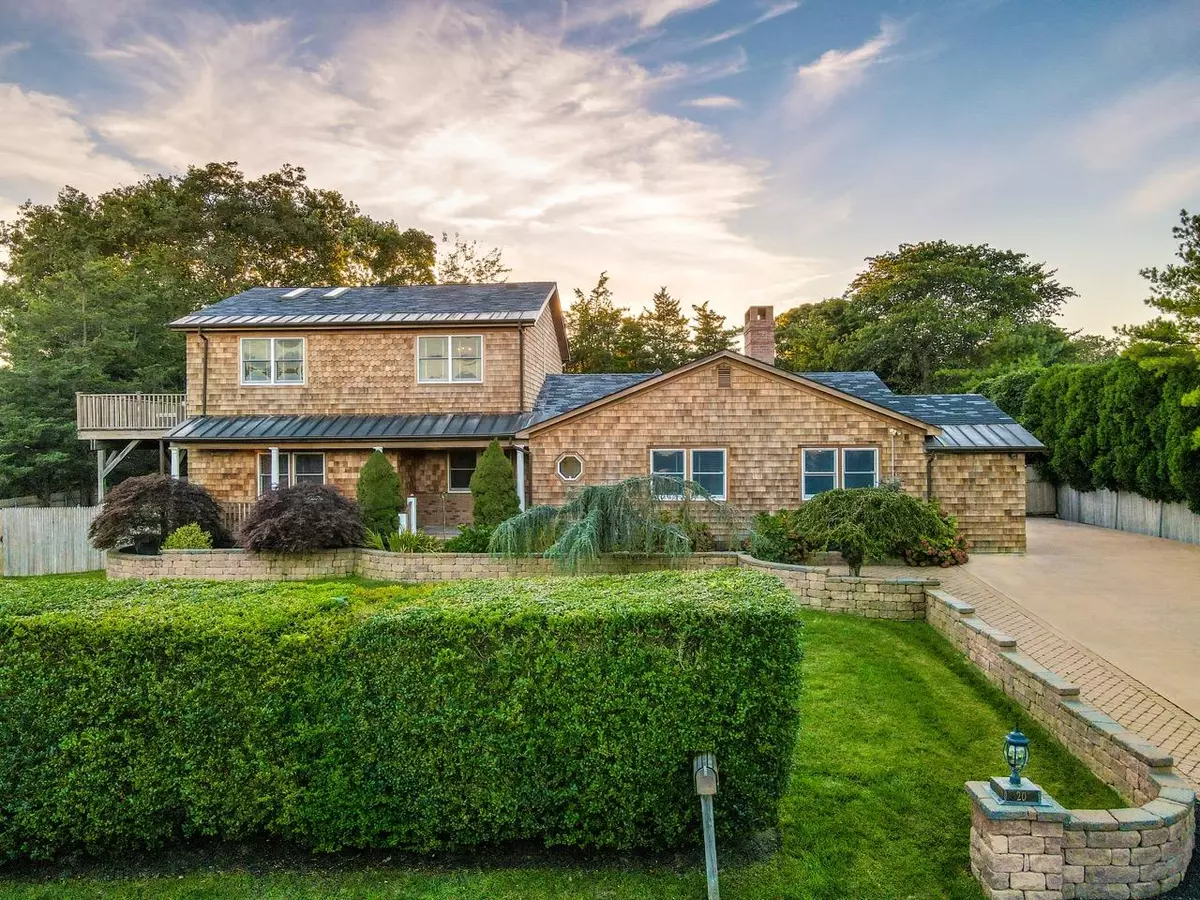 Hampton Bays, NY 11946,20 Alanson LN