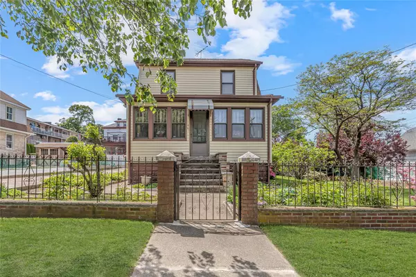 6-10 129th ST, College Point, NY 11356