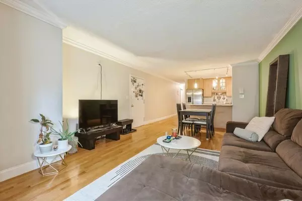 Fresh Meadows, NY 11365,71-17 Sutton PL #1st Floor