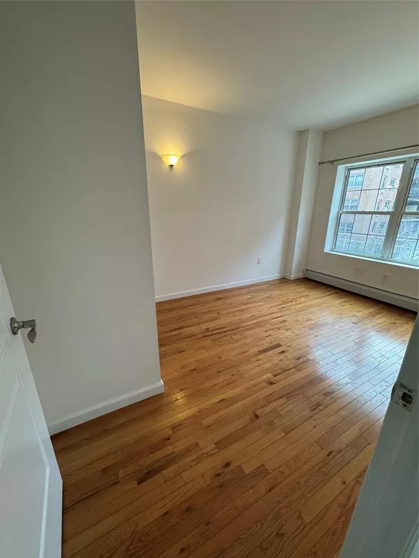 Fresh Meadows, NY 11365,71-66 Parsons BLVD #3J