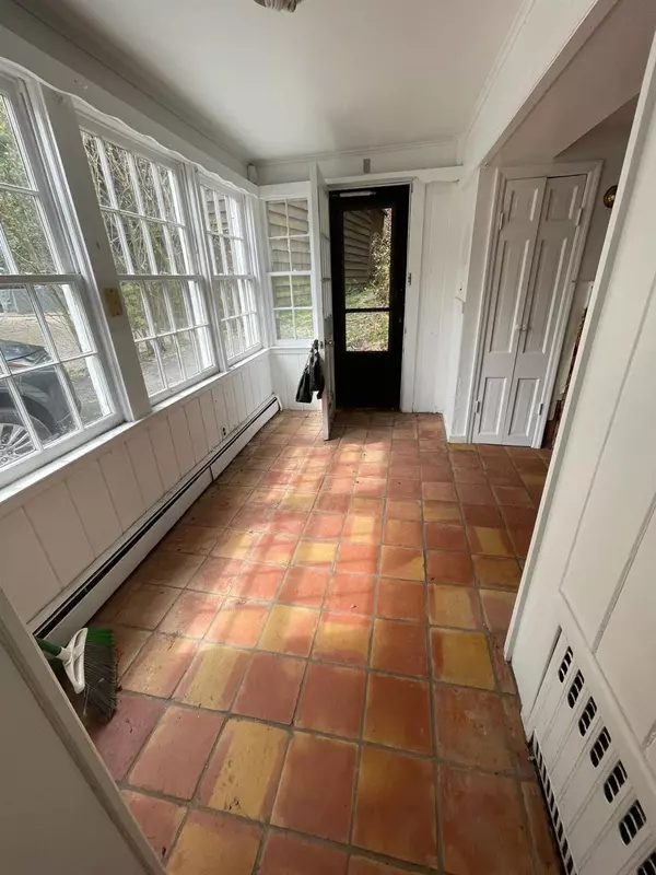 Roslyn, NY 11576,94 Main ST