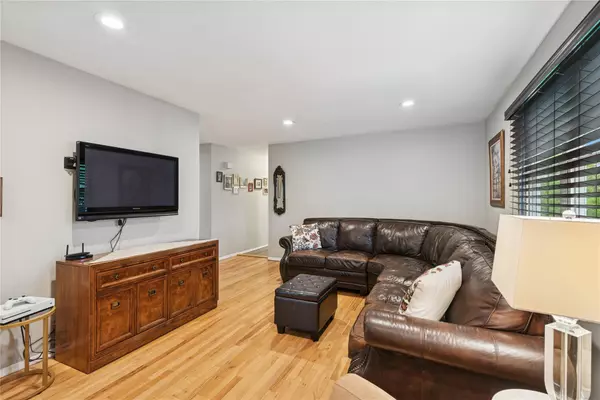 Sayville, NY 11782,61 Lucille DR