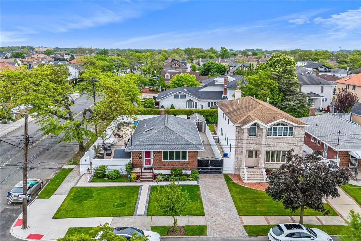 Howard Beach, NY 11414,158-03 80th Street
