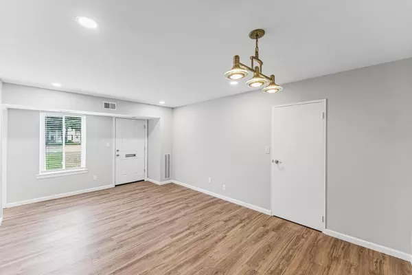 Coram, NY 11727,9 Sierra Ct. #0