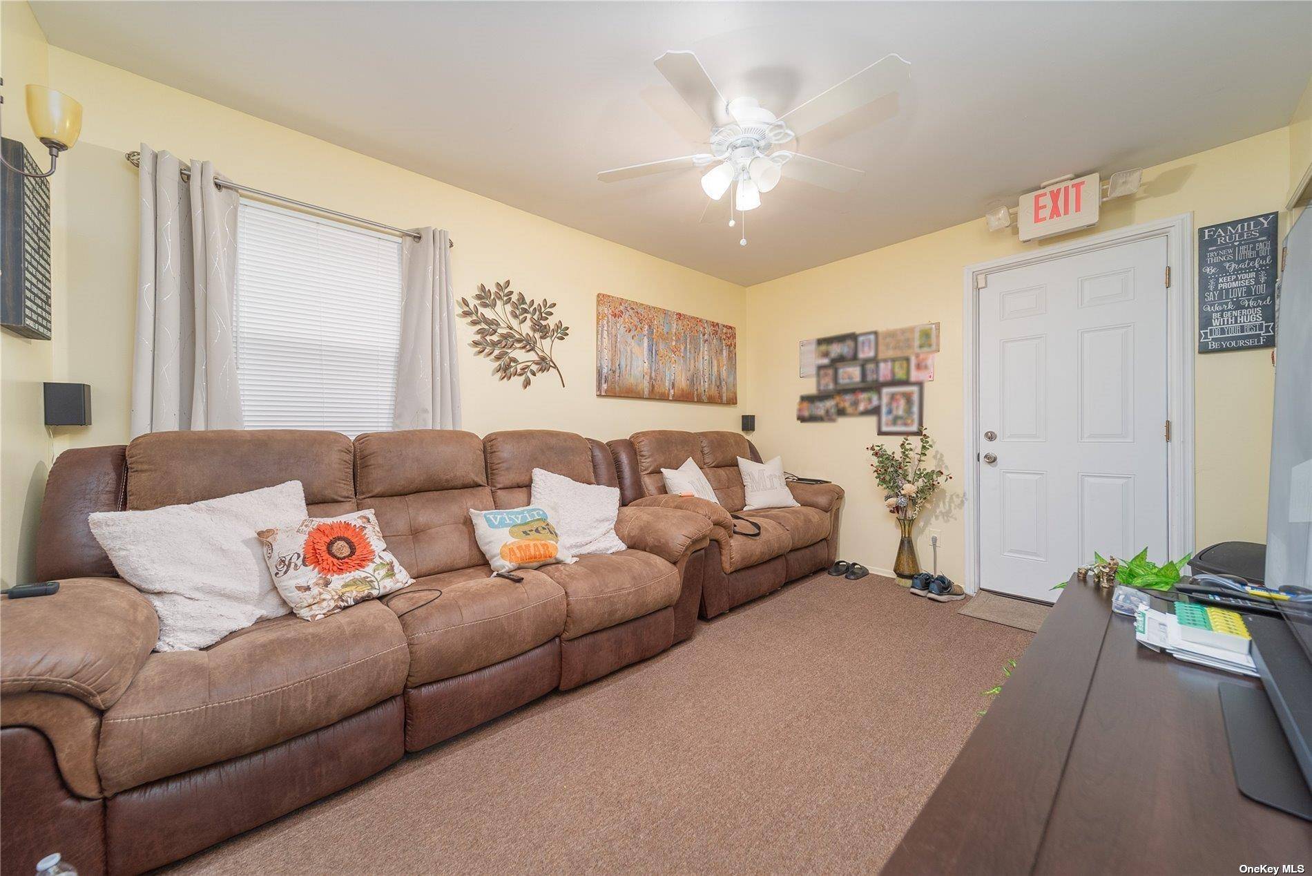 Westbury, NY 11590,69 Myrtle AVE
