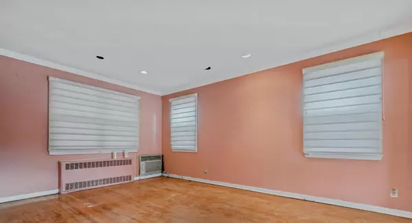 Kew Garden Hills, NY 11367,138-12 76th AVE