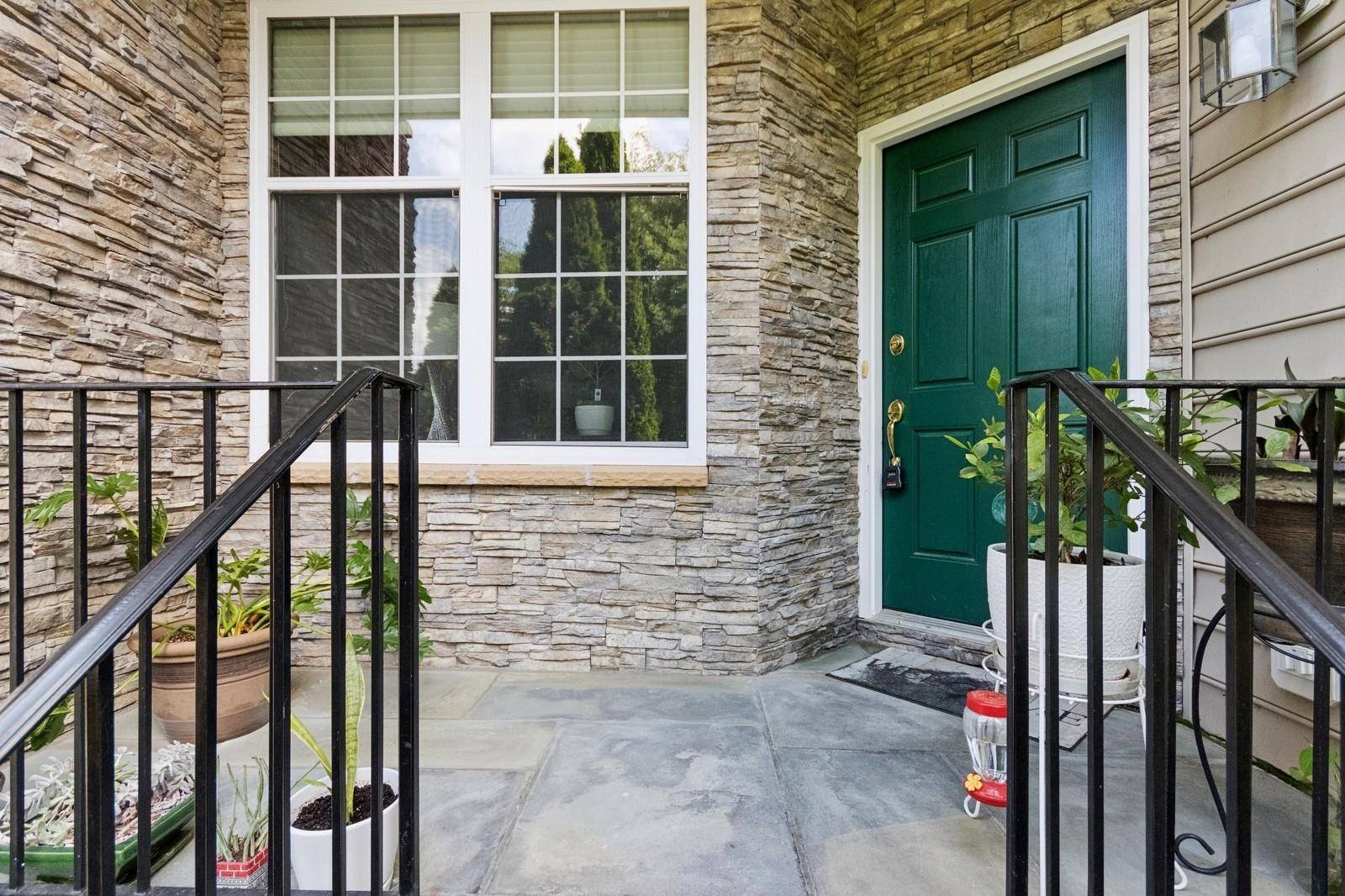 Fishkill, NY 12524,886 Huntington DR
