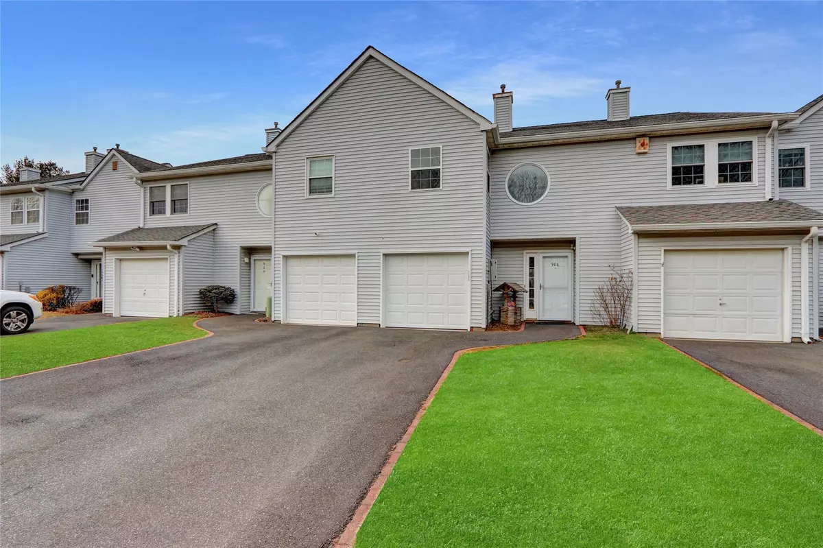 Port Jefferson Station, NY 11776,906 Sara CIR