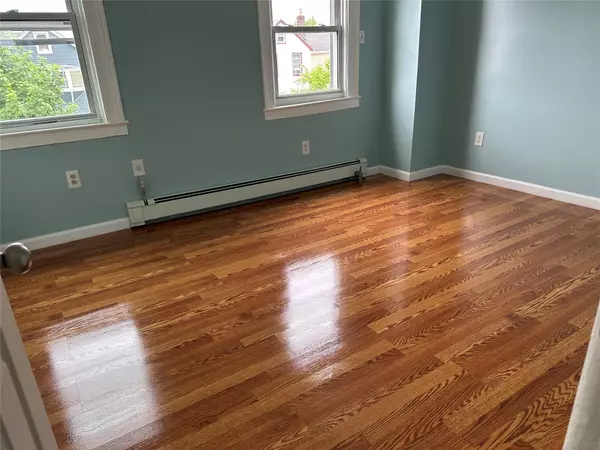 Jamaica, NY 11432,90-43 176th Street