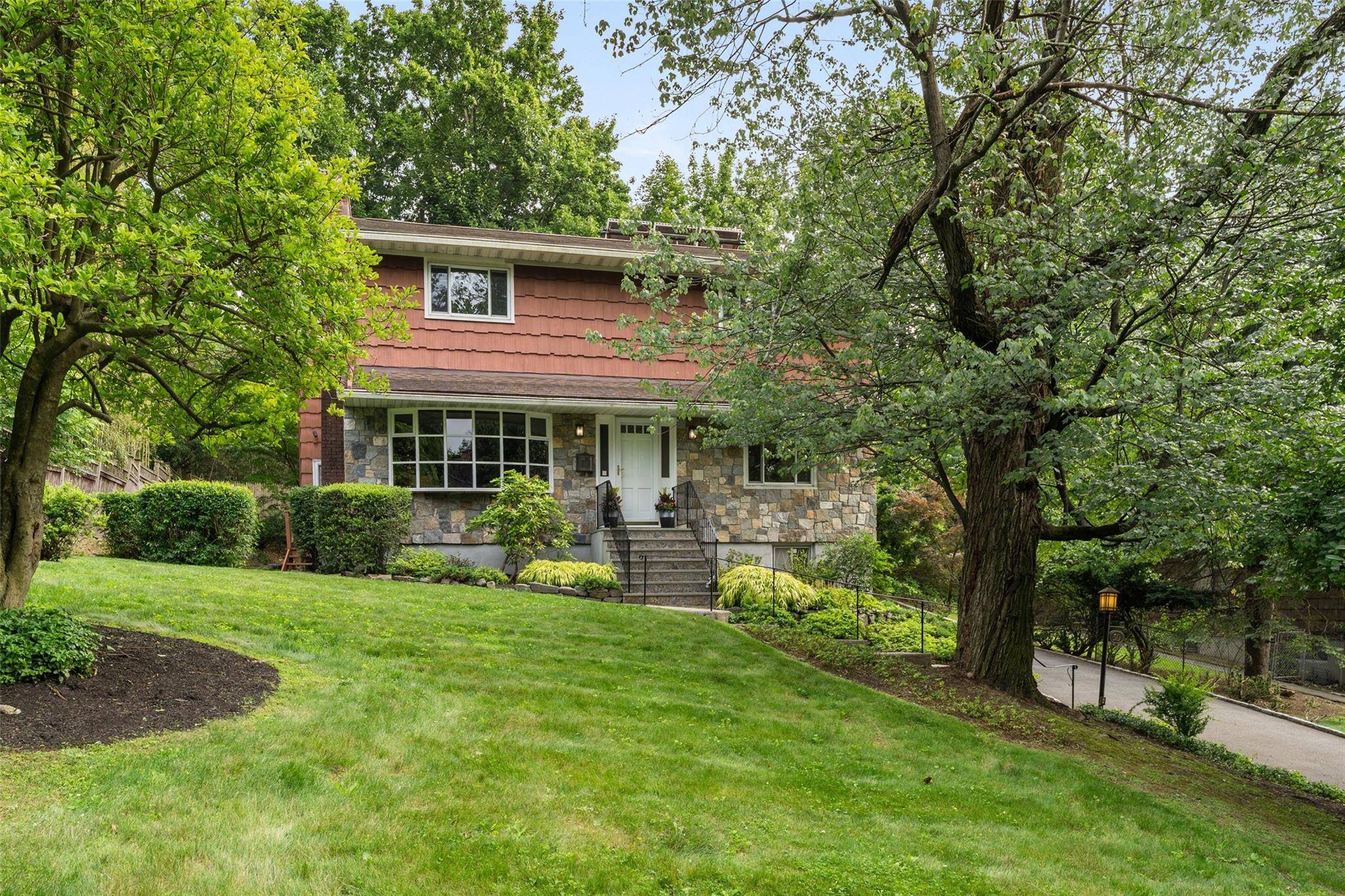 50 Burnside DR, Hastings-on-hudson, NY 10706