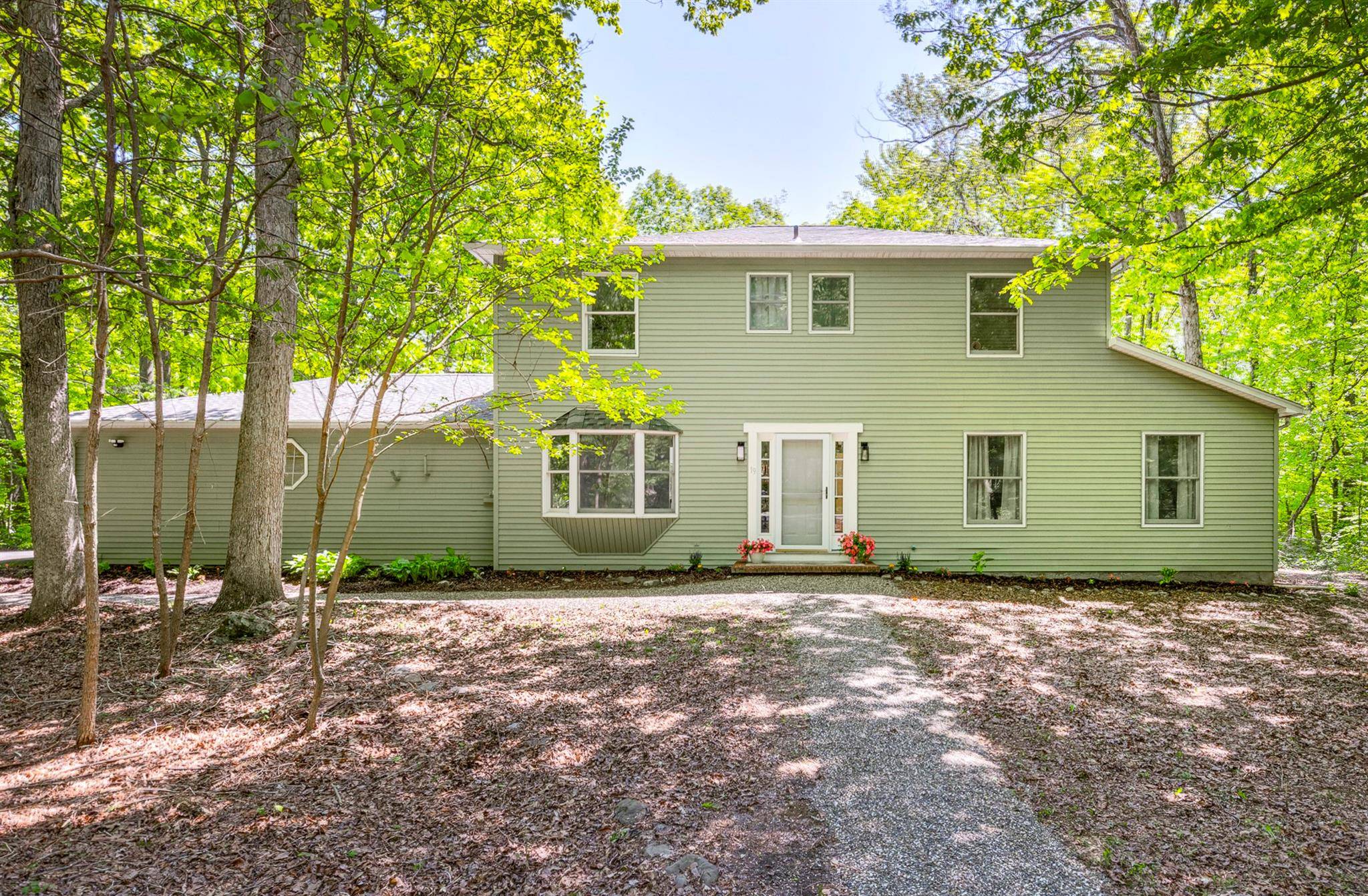 19 Oak Crest DR, Highland, NY 12528