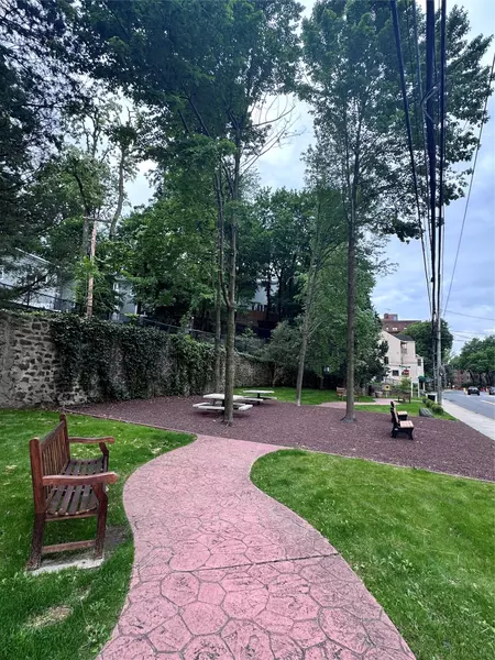 1 Columbia Avenue AVE #D11, Hartsdale, NY 10530