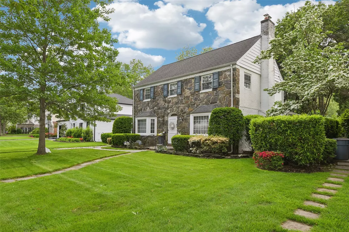 Garden City, NY 11530,42 Huntington RD