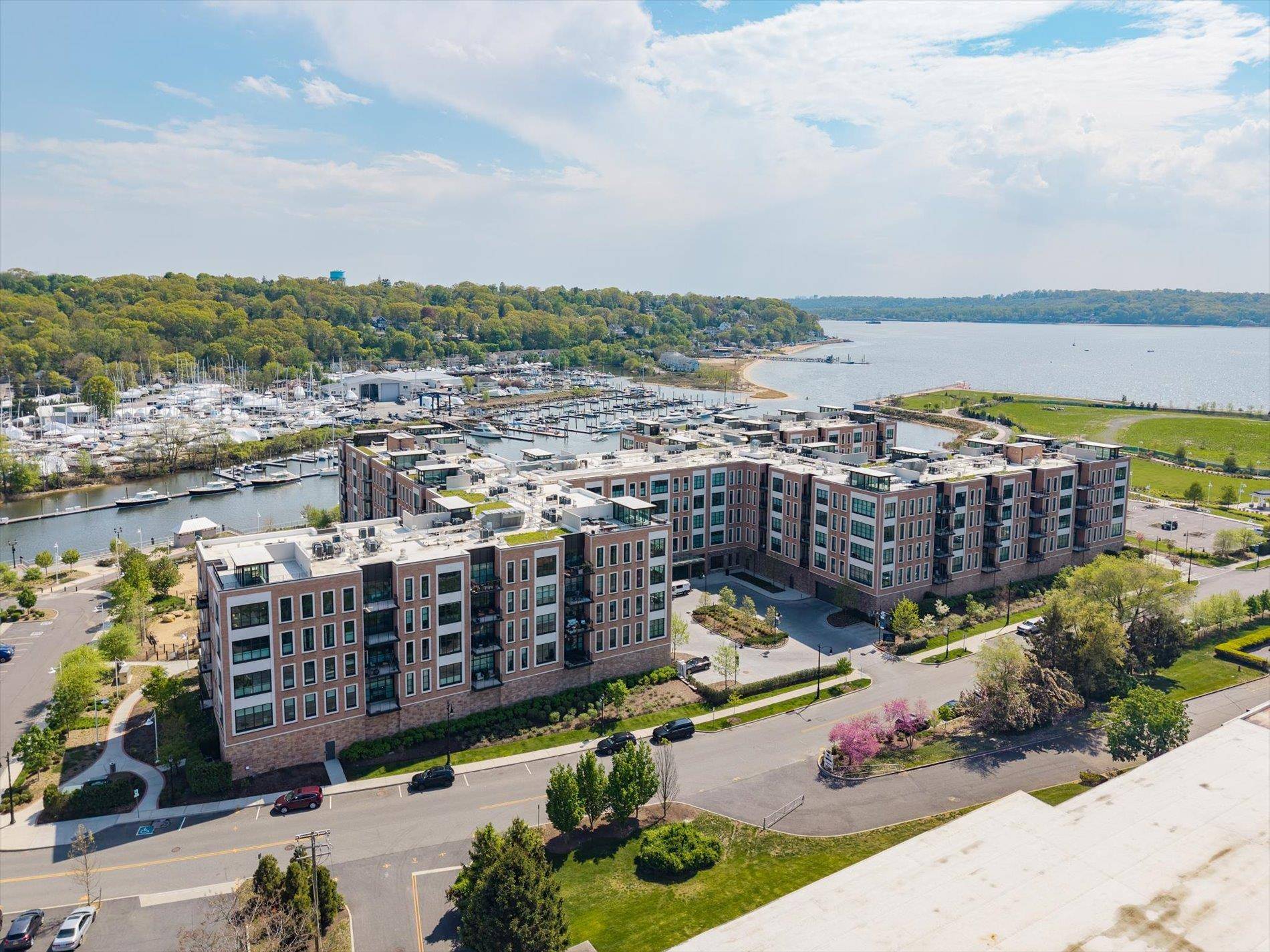 Glen Cove, NY 11542,100 Garvies Point RD #1042