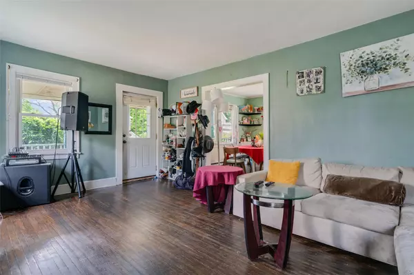 Kingston, NY 12401,24 Park ST