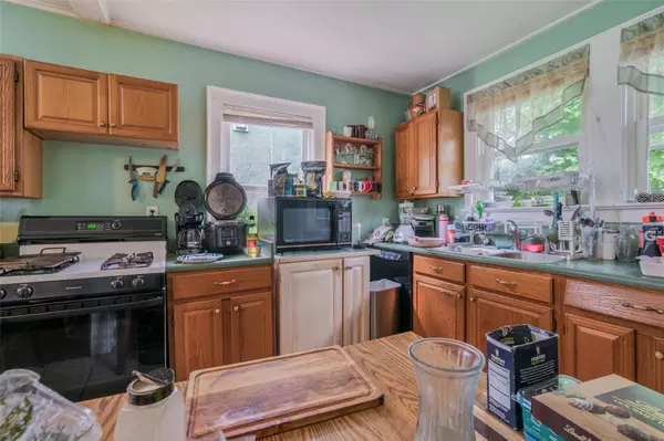 Kingston, NY 12401,24 Park ST