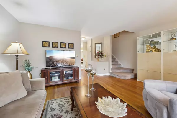 Nanuet, NY 10954,22 Knightsbridge CT