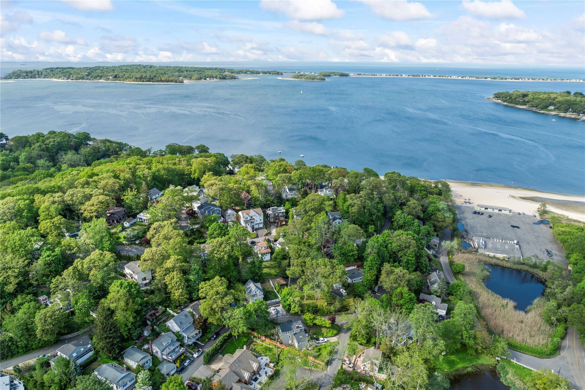 Huntington, NY 11743,65 Bayview DR